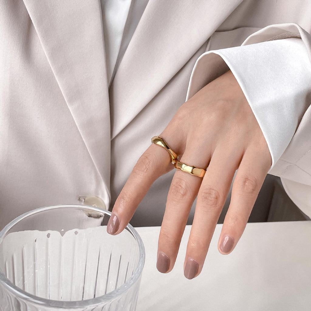 Romantic series wave-shaped rings made of titanium and steel material
