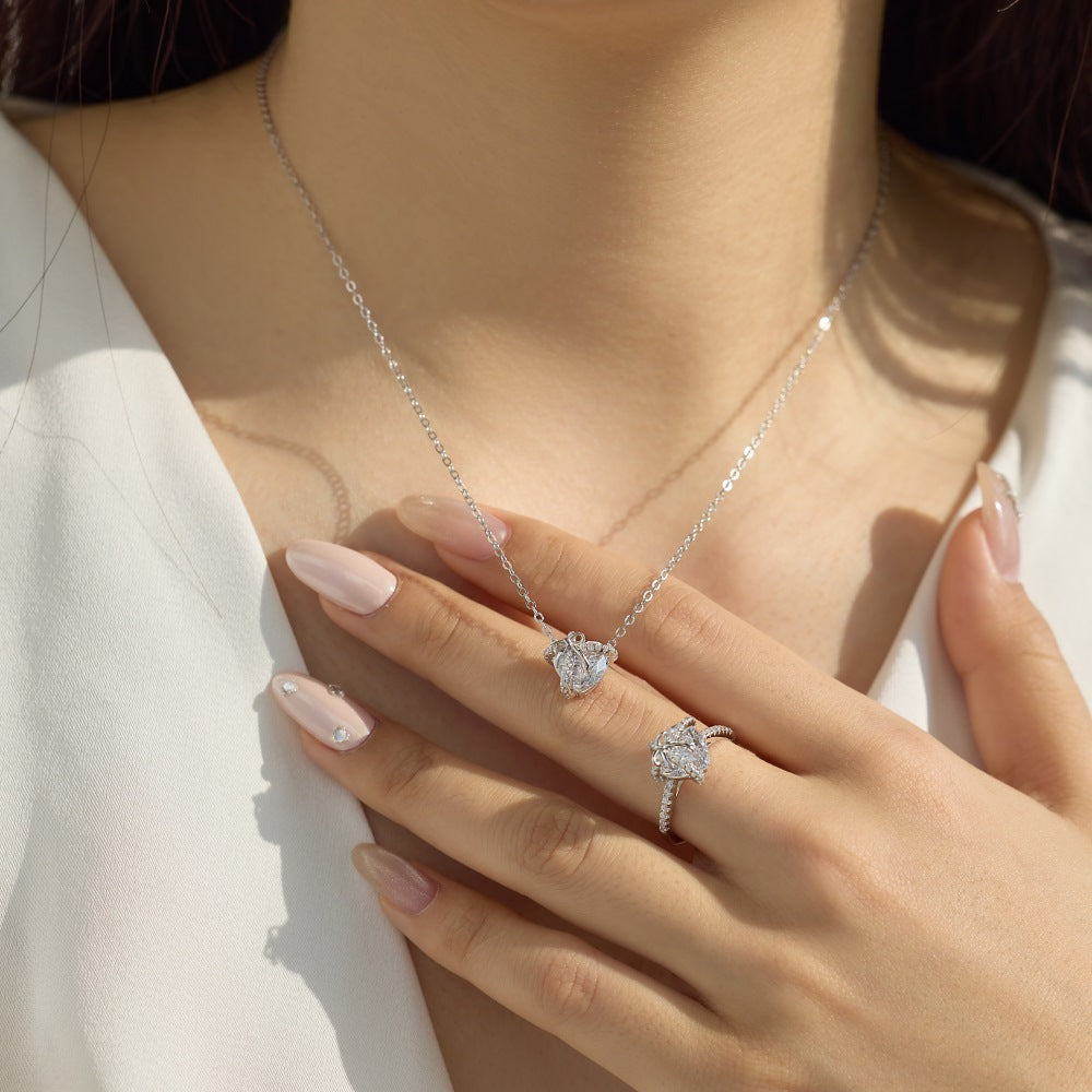 Heart-shaped lady's premium luxury ring